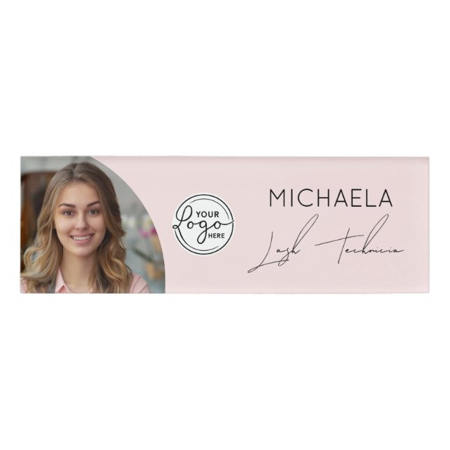 Badge D'identification Blush Pink Script Logo Photo Lashes Technician (Devant)