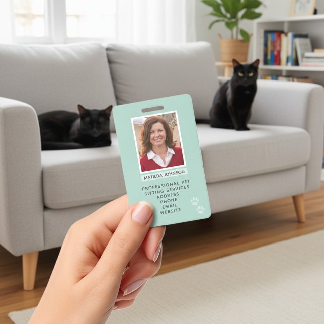 Badge d'identification de photo d'empreinte de pat (Upload your photo and add your details to this paw print id badge. Purrfect for pet sitters!)