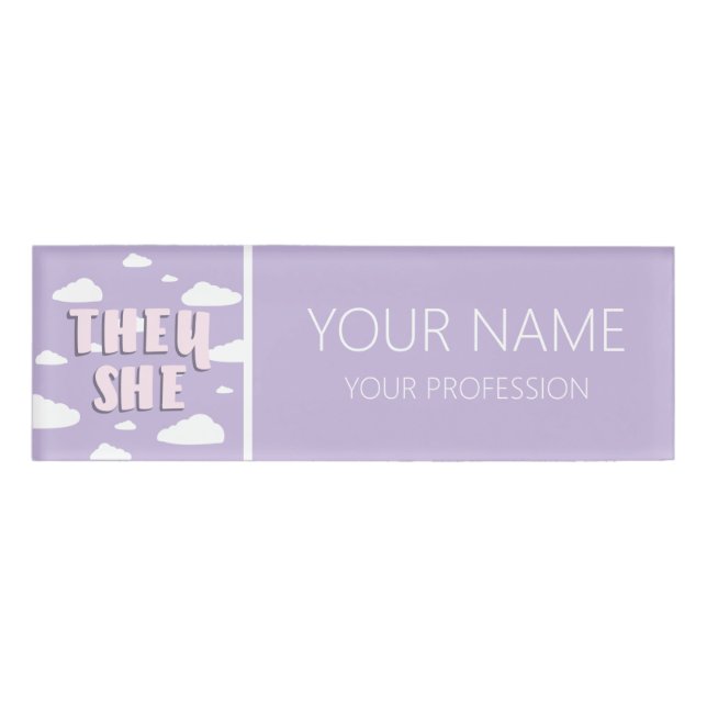 Badge D'identification Des Nuages Violets Qu'Elle Pronononce (Devant)