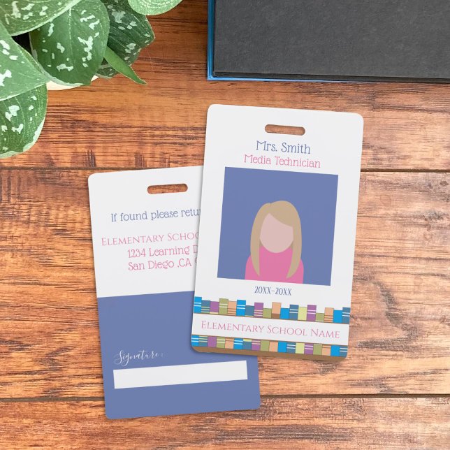 Badge d'identification du personnel scolaire avec  (School staff vertical ID badge with big photo .)