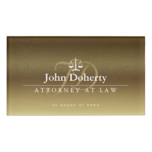 Échelles d'or élégant de la justice |