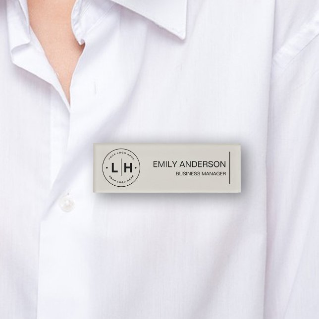 Badge D'identification Logo personnalisé minimaliste moderne  (Modern Minimalist Custom Logo Neutral Tone Name Tag for Business by MINTIC DESIGN STUDIO)