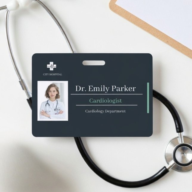 Badge d'identification personnalisé de cardiologue (Créateur téléchargé)