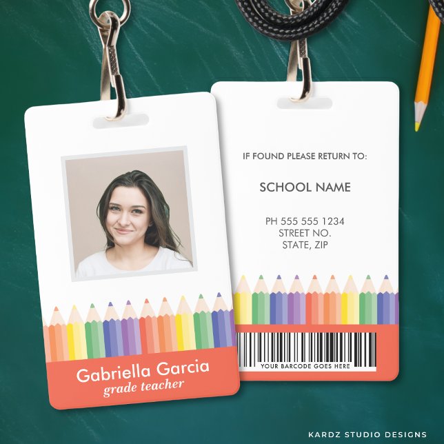 Badge d'identification personnalisé et coloré pour (Front and back are shown. Customize and choose attachment: lanyard, retractable, or metal clip)