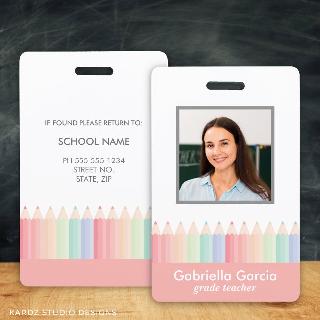 Badge d'identification personnalisé pour enseignan (Personalize this teacher ID badge with picture, name and details.)