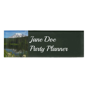 Badge D'identification Reflet du lac du mont Rainier avec des fleurs sauv