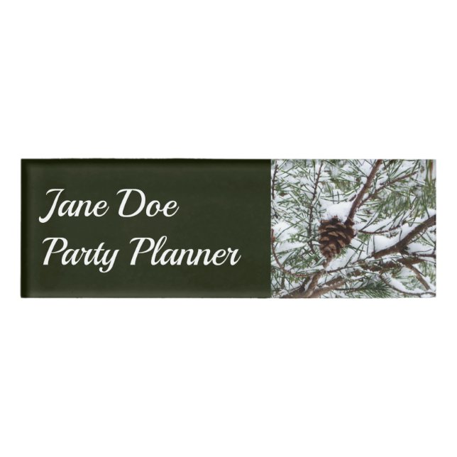 Badge D'identification Snowy Pine Cône II hiver Photographie de la nature (Devant)