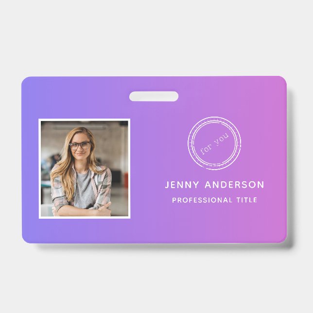 Badge d'identité d'employé avec photo, code-barres (Avant)