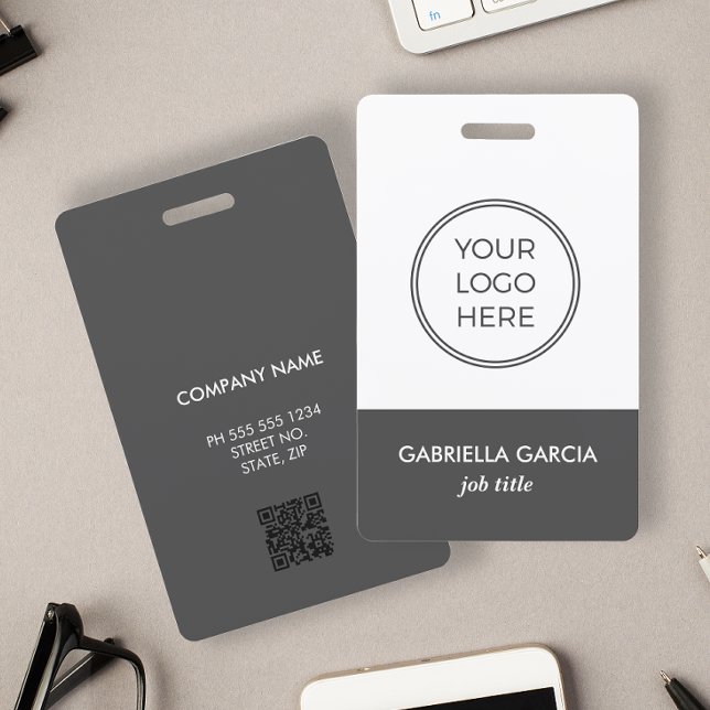 Badge d'identité d'entreprise avec logo gris (Personalize this double sided badge with logo, name, title, QR Code and business info.)