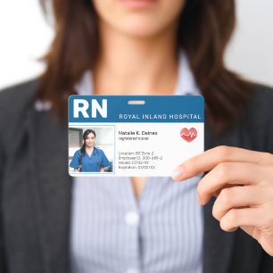 Badge d'infirmière avec code QR de photo moderne b