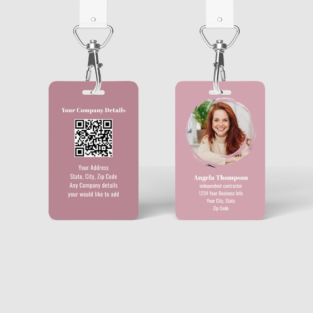 Badge Employé code QR photo moderne rose (Pink business photo ID Badge with QR code template.)