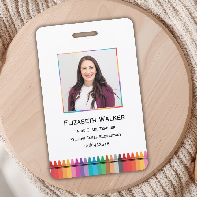 Badge Employé de l'école aux crayons arc-en-ciel (Créateur téléchargé)