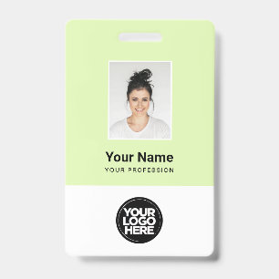 Badge Employé Vert Personnalisé, Code Barres, Logo