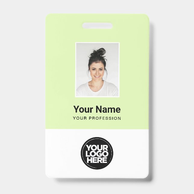 Badge Employé Vert Personnalisé, Code Barres, Logo (Avant)