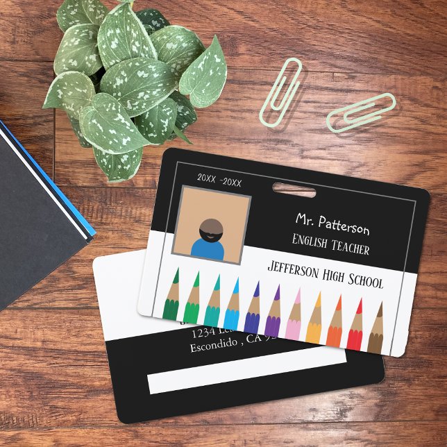 Badge enseignant horizontal Crayons Noir et Blanc (Black and white horizontal teacher photo ID badge .)