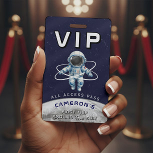 Badge Fête d'anniversaire d'astronaute 1er tour autour d
