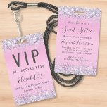 Badge Fête d'anniversaire Sweet 16 passe VIP rose paille<br><div class="desc">Une invitation unique à une fête d'anniversaire Sweet 16 qui sert également de badge que les invités peuvent porter à la fête et garder comme un souvenir de la fête. Ce joli design présente des bordures de confettis holographiques violets, roses et argentés scintillants sur un fond rose, son nom dans...</div>