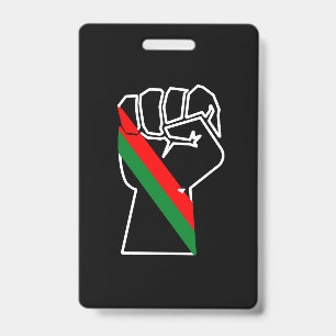 Badge fierté noire drapeau panafricain rouge vert poing 