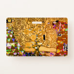 Badge Gustav Klimt Arbre de vie<br><div class="desc">Insigne représentant la fresque murale de Gustav Klimt, L’arbre de vie, La Frieze Stoclet (1905-1911). Il se compose de trois mosaïques : The Expectation, Knight et The Embrace. Une belle femme, un arbre doré et deux amants dans une étreinte sont représentés. Un cadeau merveilleux pour les amateurs d'Art Nouveau et...</div>