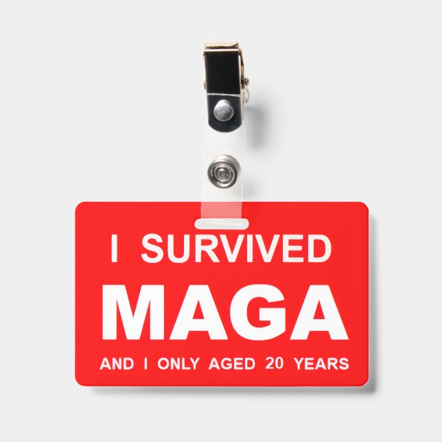Badge I Survived MAGA (Avant avec clip)