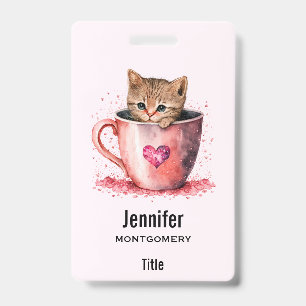 Badge Joli Chatons dans une Tasse à Thé avec des Cœurs