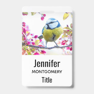 Badge Jolie photo d'oiseau bleu et jaune sur une branche