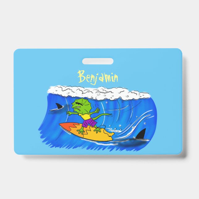 Badge Lézard à frange drôle surfant en cartoon (Avant)