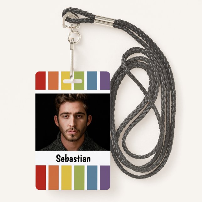 Badge LGBT Rainbow Muted couleur personnalisée (Devant avec lanière)