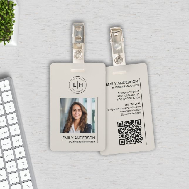 Badge Logo de photo minimaliste moderne (Modern Minimalist Custom Photo Logo QR code Name Badge by MINTIC DESIGN STUDIO)