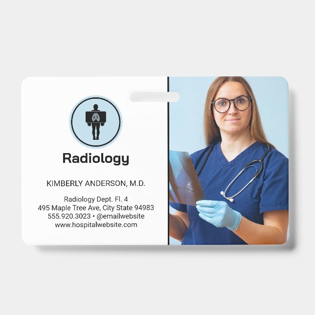 Badge Médecin examinant une radiographie (Avant)