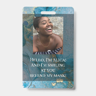 Badge Moi vous souriant derrière ce masque ! Aqua et Or