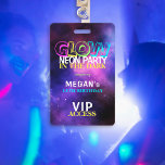 Badge Neon glow anniversaire fête VIP invitation d'accès<br><div class="desc">Un néon tendance brille dans le bleu foncé néo coloré coloré vibrante invitation à la banane de fête avec carte VIP pour les ados.</div>