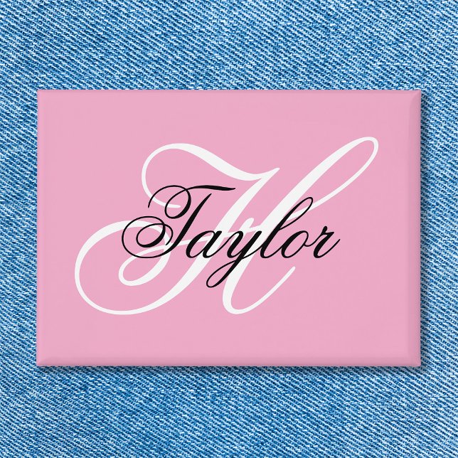 Badge Noir et blanc Fatigue Monogramme rose (Black and White Fancy Monogram Pink Button)