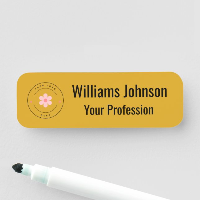 Badge Nom de l'employé avec Logo Personnalisé (En situation)