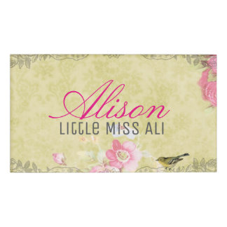 Badge nominatif magnétique sur le vert de ressort