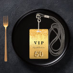 Badge parties scintillant or 50e anniversaire gouttes<br><div class="desc">Un badge moderne, élégant et glamour pour une fête du 50e anniversaire. Un arrière - plan à l'apparence or fauc avec fausse parties scintillant goutte à goutte, la peinture goutte à goutte. Le nom est écrit avec un script de style moderne écrit à la main. Avec le texte : VIP...</div>