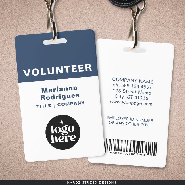 Badge Personnalisé Code-Barres Logo Bleu Étiquette (Front and back are shown. Customize and choose attachment: lanyard, retractable, or metal clip)