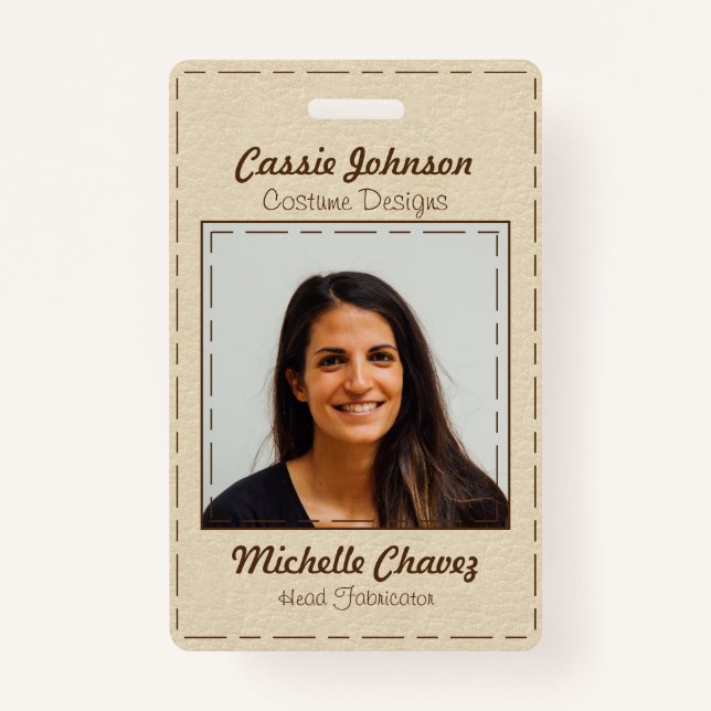 Badge Photo Brown blanc et blanc moderne en cuir Faux (Devant)