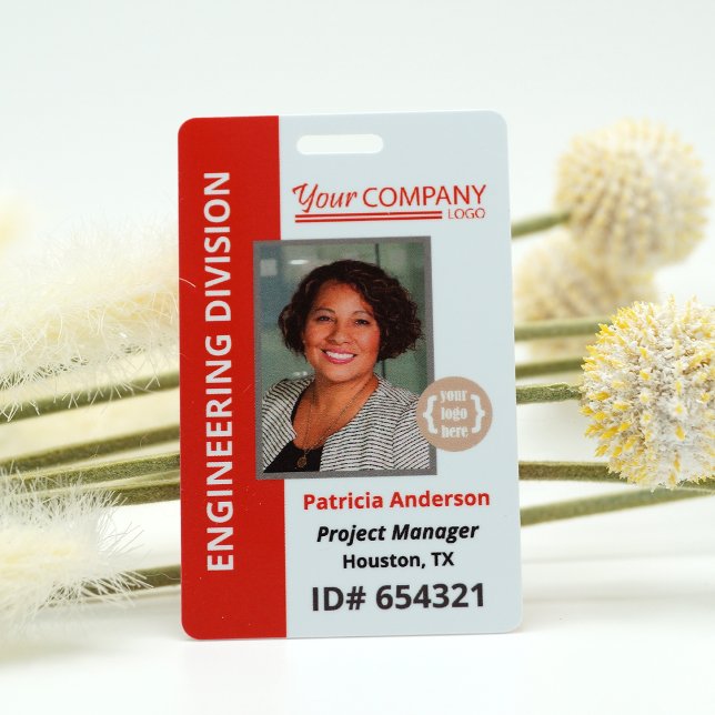 Badge photo d'employé avec logo rouge (red employee badge, lanyard id, red logo, door pass card, entrance identification photo clearance)