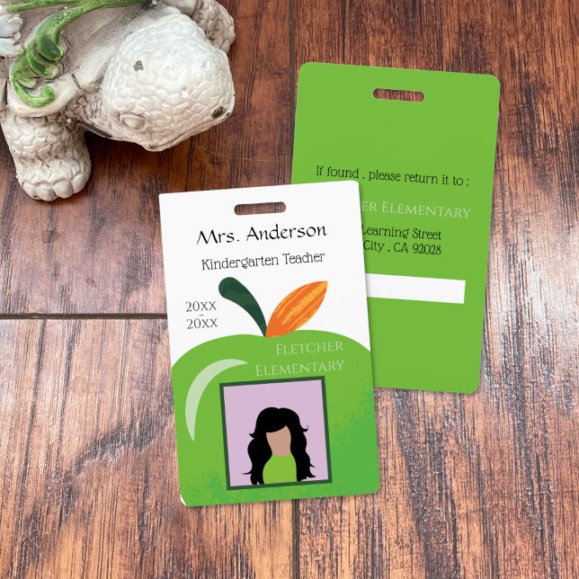 Badge photo d'identité blanc pour éducateur Pomme  (Partial green apple educator photo ID vertical badge .)