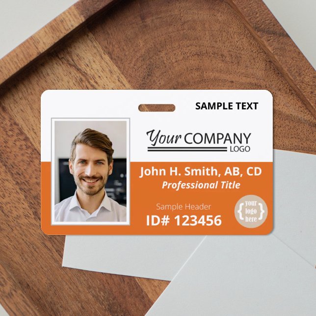 Badge Photo d'identité de l'employé à l'entrée du logo O (orange company badge with logo and photo)