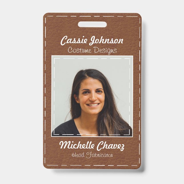 Badge photo en cuir brun moderne (Avant)