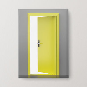 Badge Porte jaune ouverte avec serrure intelligente