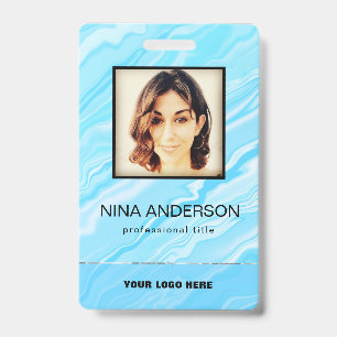 Badge professionnel photo sur fond bleu