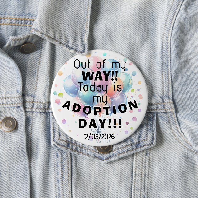 Badge Rond 10 Cm Adoption Day Button (En situation)