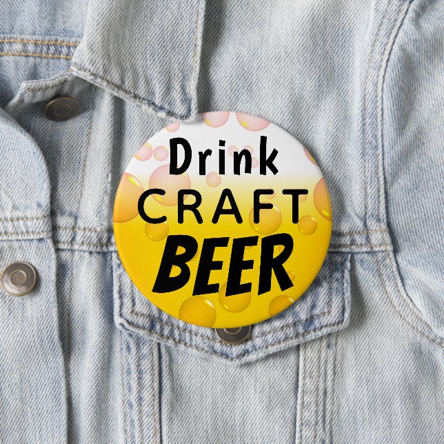 Badge Rond 10 Cm Boire de la bière d'artisanat (En situation)