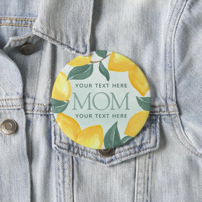 Badge Rond 10 Cm Bouton Baby shower Citrus MOM citron (En situation)