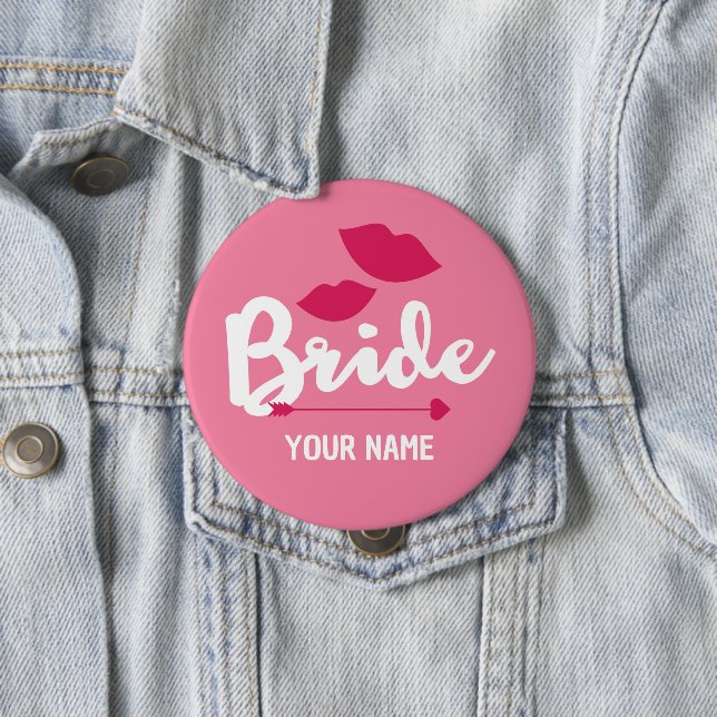 Badge Rond 10 Cm Bouton de mariée Baisers roses chauds (En situation)