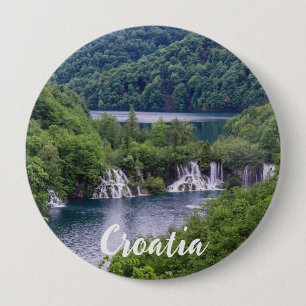 Badge Rond 10 Cm Cascade cascade avec forêt verte en Croatie