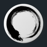 Badge Rond 10 Cm Cercle Zen Enso<br><div class="desc">Zen Spirit & Enso,  Zen Circles. Enso est un mot japonais signifiant "cercle" et un concept fortement associé au zen. Il symbolise l'Absolu,  l'illumination,  la force,  l'élégance,  l'Univers et le vide ; il peut aussi symboliser l'esthétique japonaise elle-même.</div>
